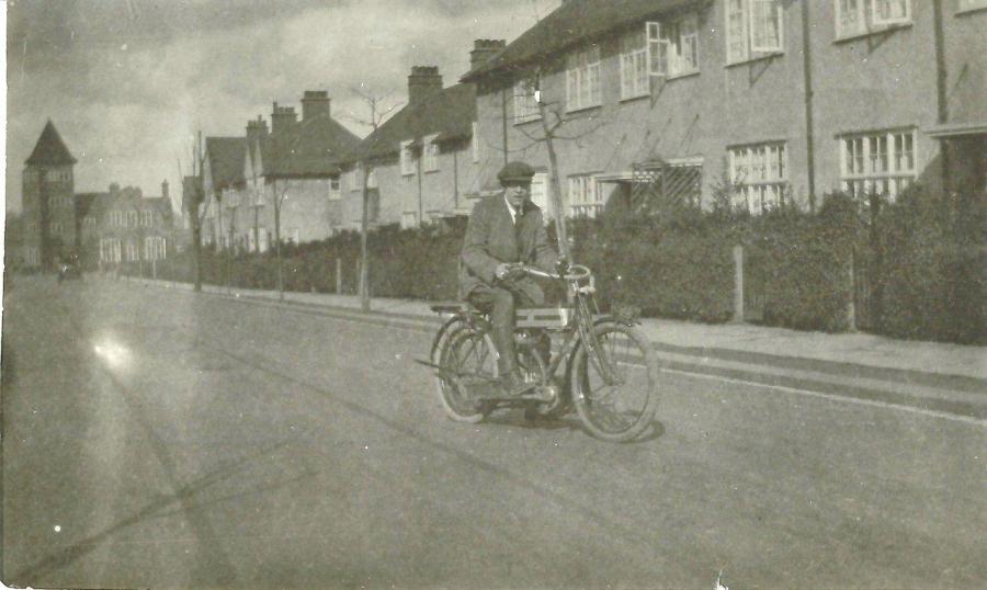 Denison Road, Transport